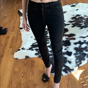 Black ankle jeans